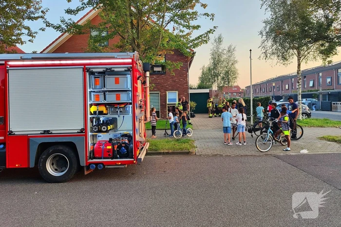 Brandweer ventileert woning na brand