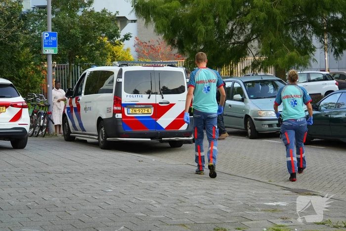 Twee personen gered van balkon bij brand in flatgebouw