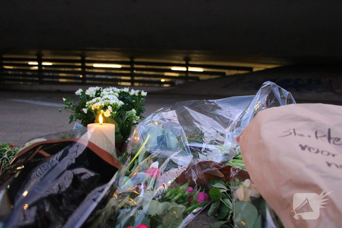 Bloemen bij plek dodelijke steekpartij