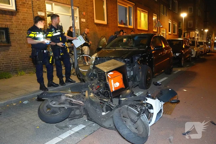 Automobilist rijdt scooterrijder aan