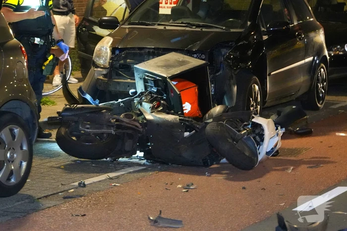 Automobilist rijdt scooterrijder aan