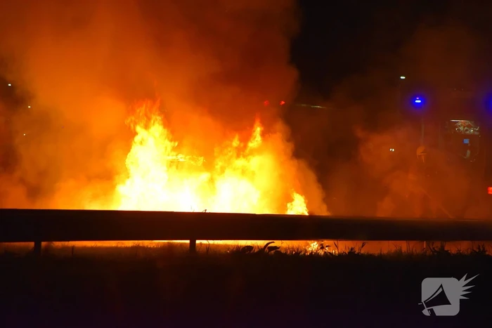 Auto uitgebrand op A12