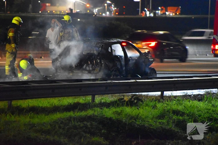 Auto uitgebrand op A12