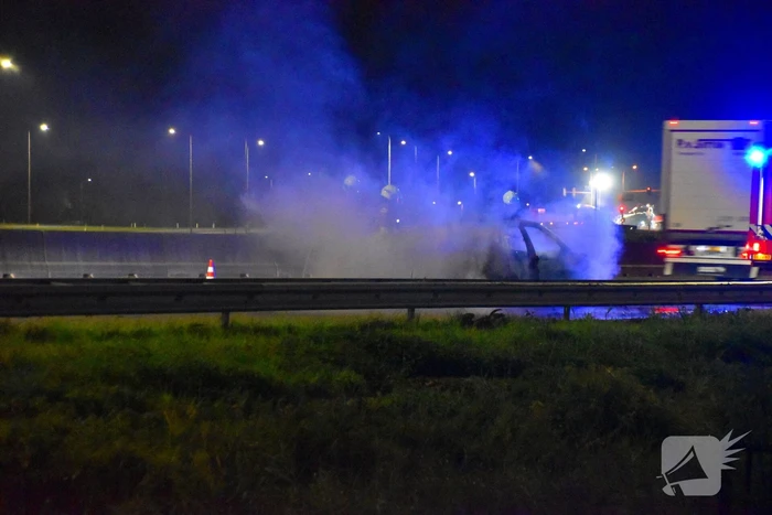 Auto uitgebrand op A12