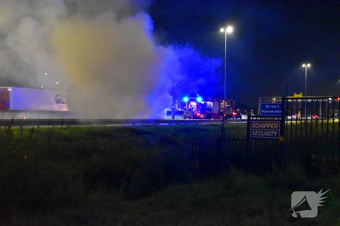 Auto uitgebrand op A12