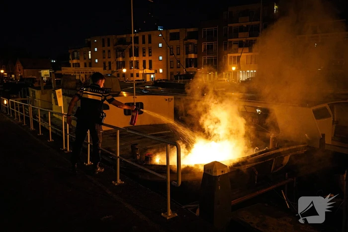 Brand op boot snel gedoofd