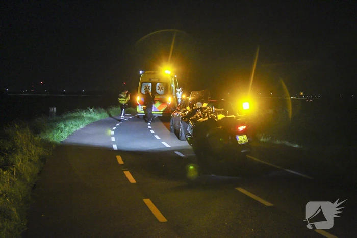 Motorrijder vliegt uit de bocht en raakt gewond
