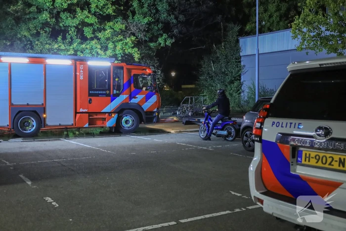 Canta brandt volledig uit op parkeerterrein