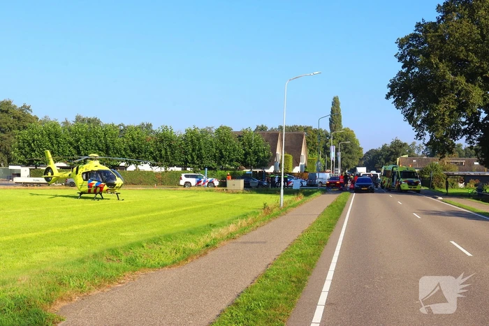 Wielrenner geschept door auto, traumateam ingezet