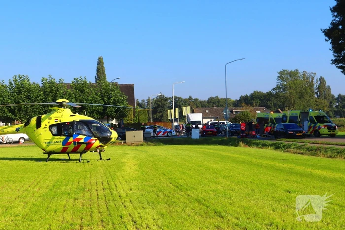 Wielrenner geschept door auto, traumateam ingezet