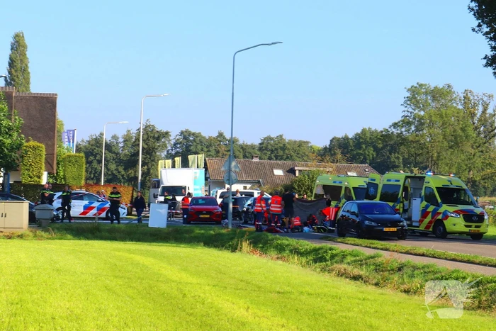 Wielrenner geschept door auto, traumateam ingezet