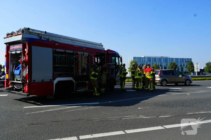 Auto op de kop bij kettingbotsing