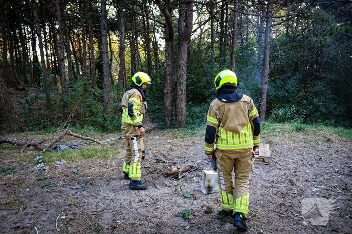 Brand gesticht in bos, brandweer doet er zand over