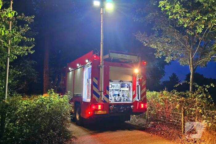 Grote tak valt naar beneden tijdens brandweer inzet