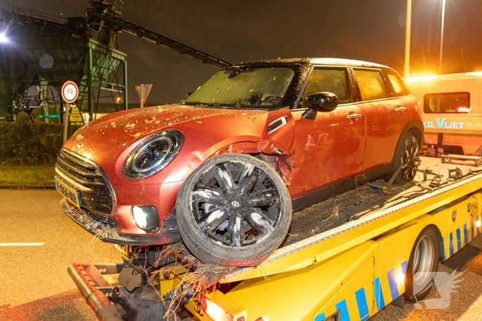 Minderjarige botst met personenauto tijdens joyride