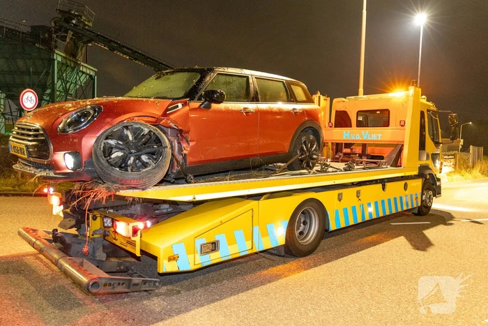 Minderjarige botst met personenauto tijdens joyride