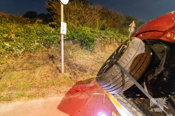 Minderjarige botst met personenauto tijdens joyride