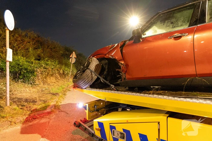 Minderjarige botst met personenauto tijdens joyride
