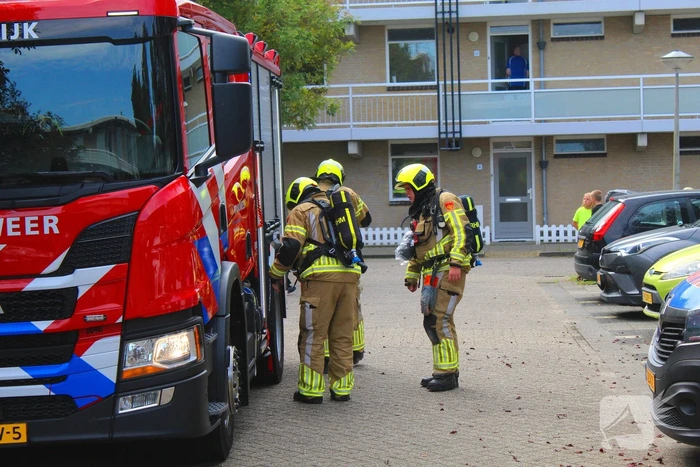 Raam ingeslagen voor pan op het vuur