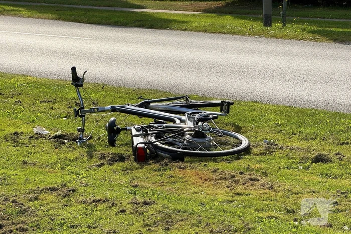 Fietser zwaargewond bij aanrijding met personenauto