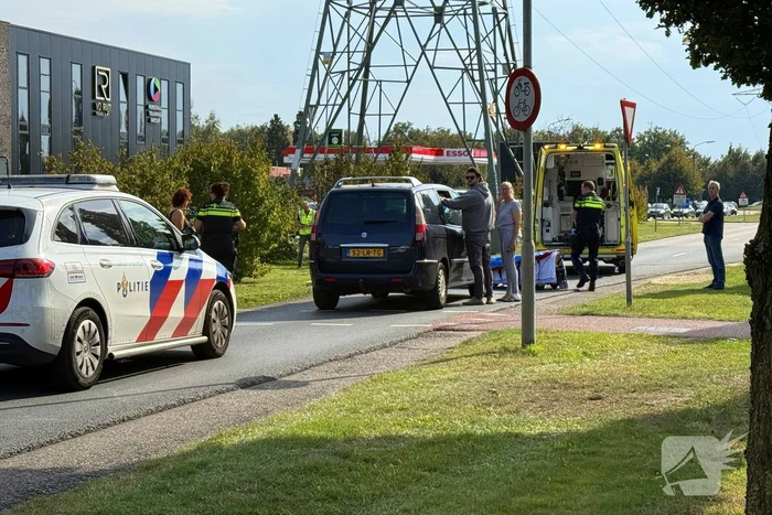 Fietser zwaargewond bij aanrijding met personenauto