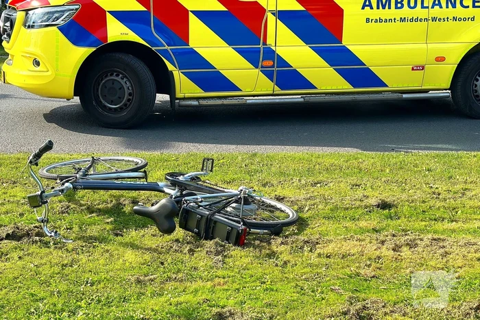 Fietser zwaargewond bij aanrijding met personenauto