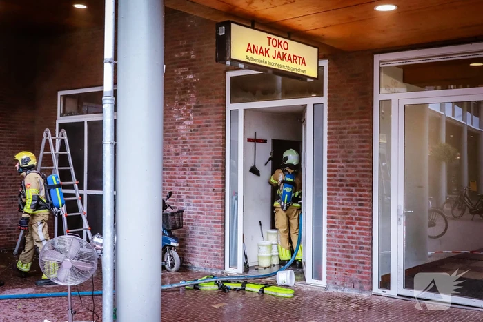 Veel rook bij brand in afhaalrestaurant
