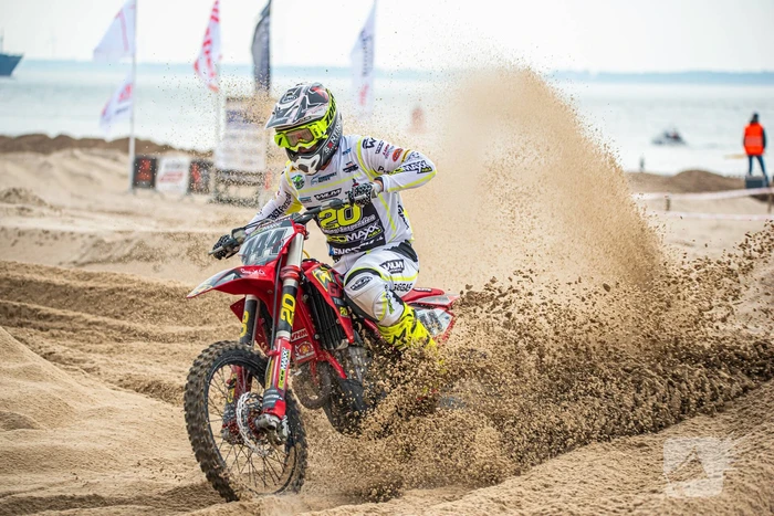 Duizenden toeschouwers bij 37e strandcross Vlissingen