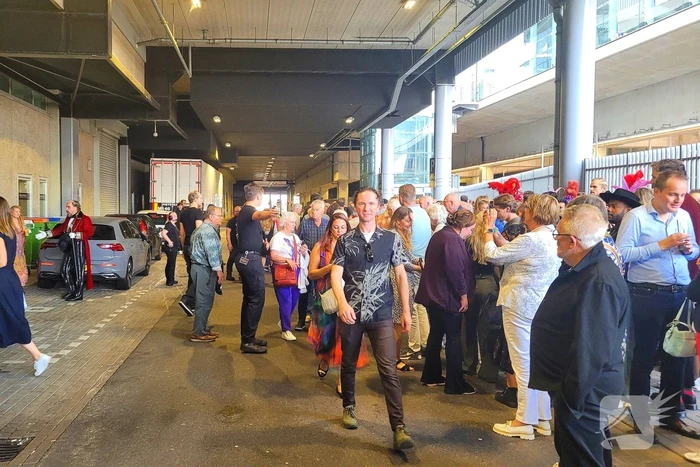 Evacuatie bij musical Moulin Rouge! met Carlo Boszhard na brandalarm