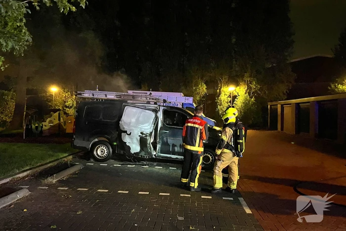 Hydraulisch gereedschap ingezet bij blussen voertuigbrand