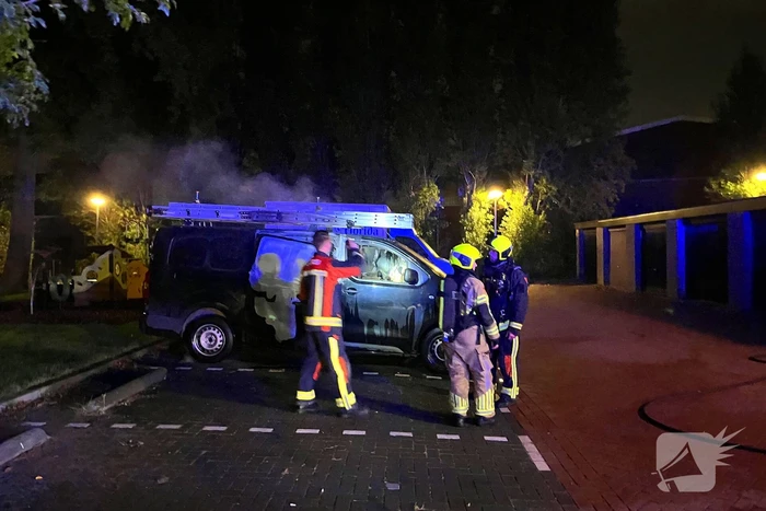 Hydraulisch gereedschap ingezet bij blussen voertuigbrand