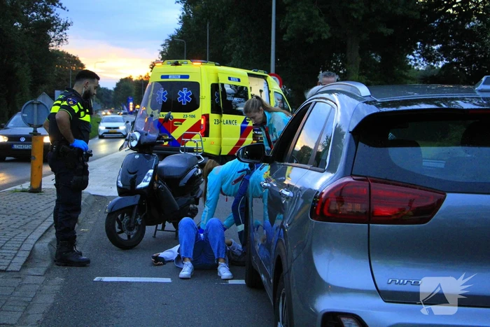 Scooterrijder gewond bij aanrijding op rotonde