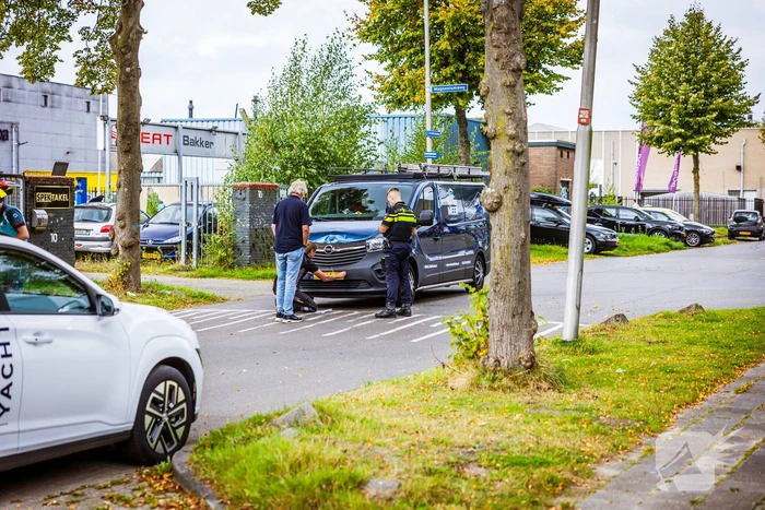 Ambulance vervoert gewonde na aanrijding