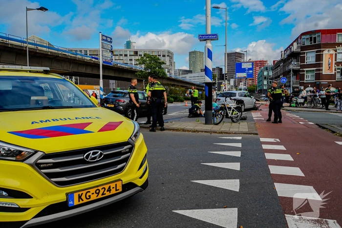 Veel schade na harde botsing op kruising