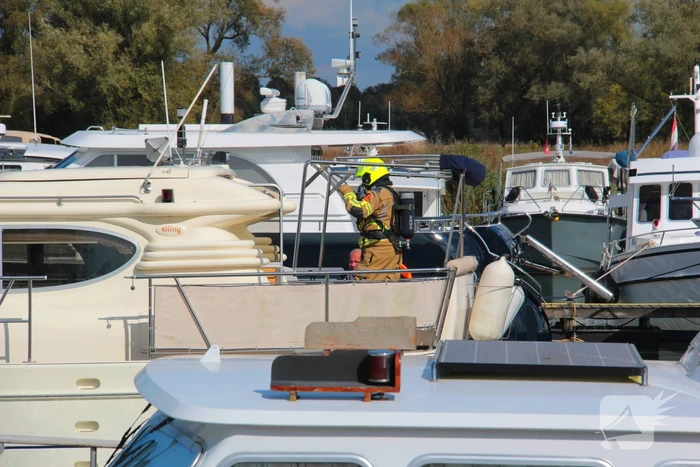 Kortsluiting veroorzaakt rookontwikkeling op boot