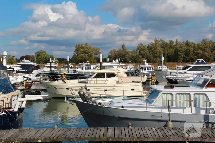 Kortsluiting veroorzaakt rookontwikkeling op boot