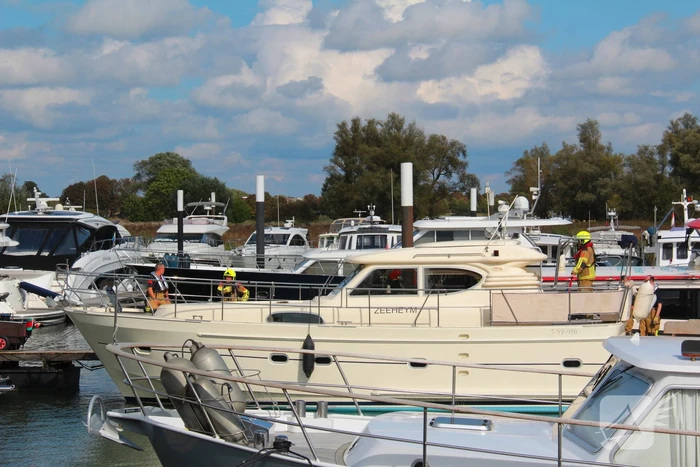 Kortsluiting veroorzaakt rookontwikkeling op boot