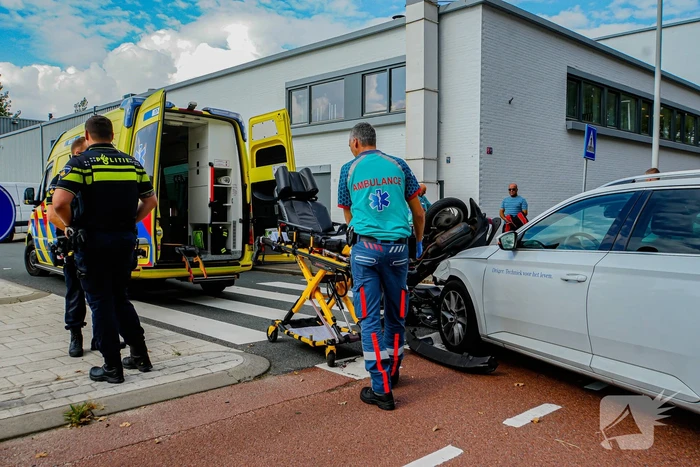 Scooterrijder naar ziekenhuis na botsing met auto