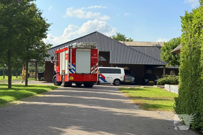 Smeulende mesthoop zorgt voor brandweeractie