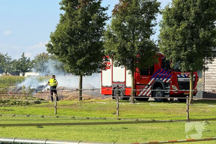 Smeulende mesthoop zorgt voor brandweeractie