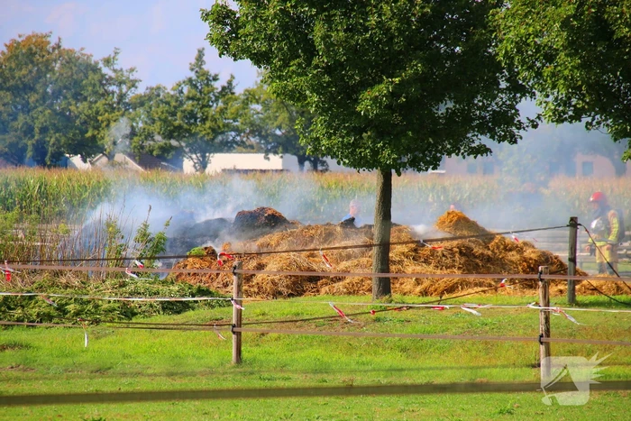 Smeulende mesthoop zorgt voor brandweeractie