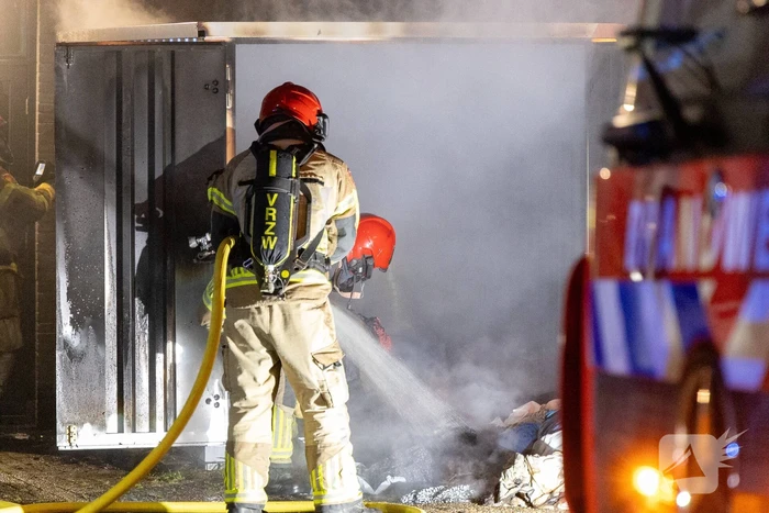 Brand in kledingcontainer veroorzaakt schade aan kringloopwinkel