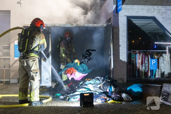 Brand in kledingcontainer veroorzaakt schade aan kringloopwinkel