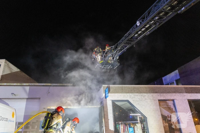 Brand in kledingcontainer veroorzaakt schade aan kringloopwinkel