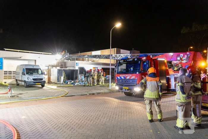Brand in kledingcontainer veroorzaakt schade aan kringloopwinkel