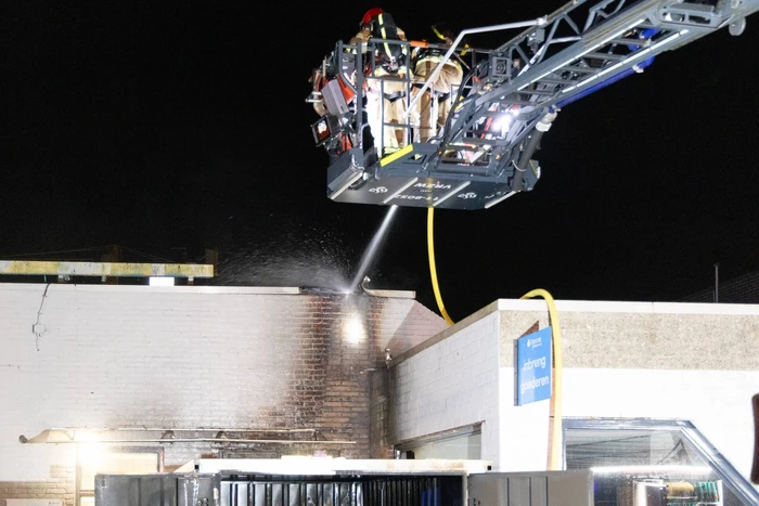 Brand in kledingcontainer veroorzaakt schade aan kringloopwinkel