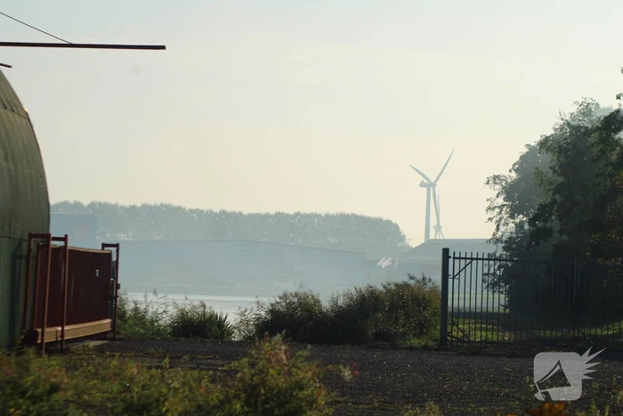 Brand in loods zorgt voor forse rookontwikkeling