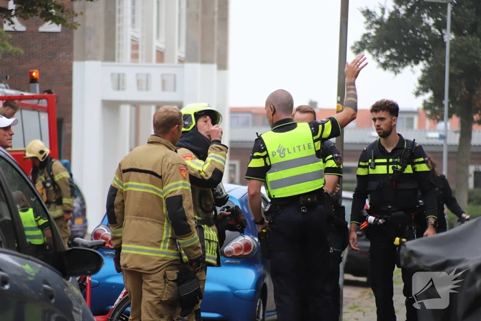 Rookontwikkeling in flat door brandende wc-rollen
