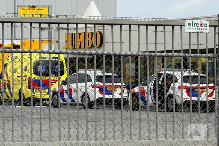 Man gewond bij ongeval op terrein van supermarkt