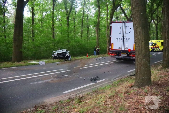 Ernstig ongeval tussen vrachtwagen en personenauto